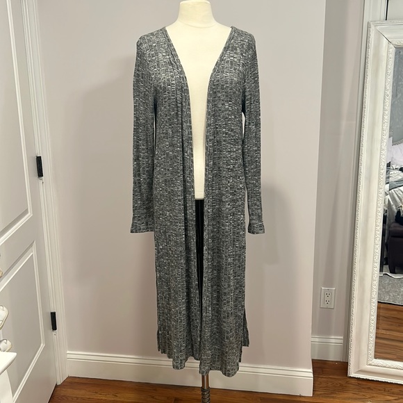 Mama Licious Tops - Mamalicious cardigan in new condition